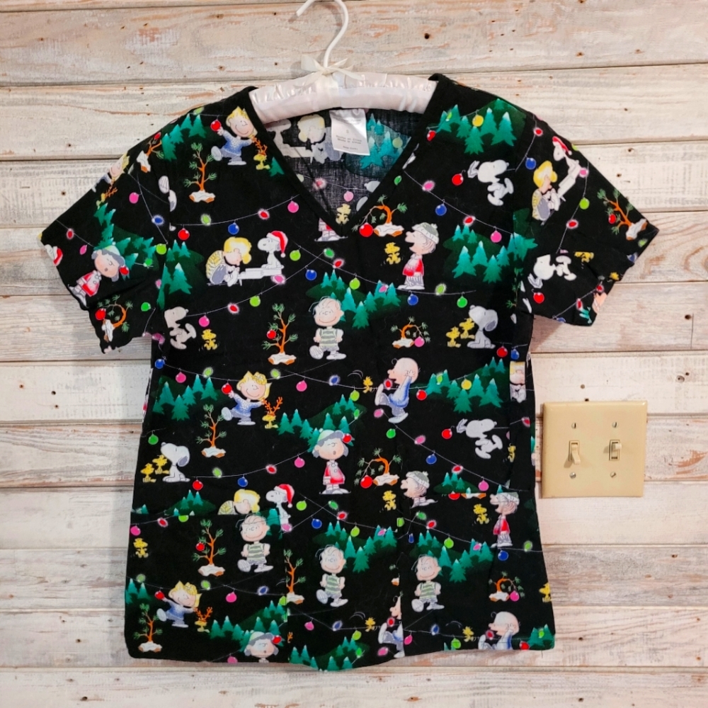Peanuts Christmas scrub top size small
